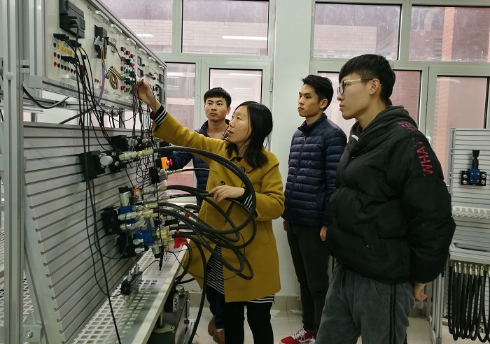 3石岩--实训室照片.jpg 3石岩--实训室照片.jpg