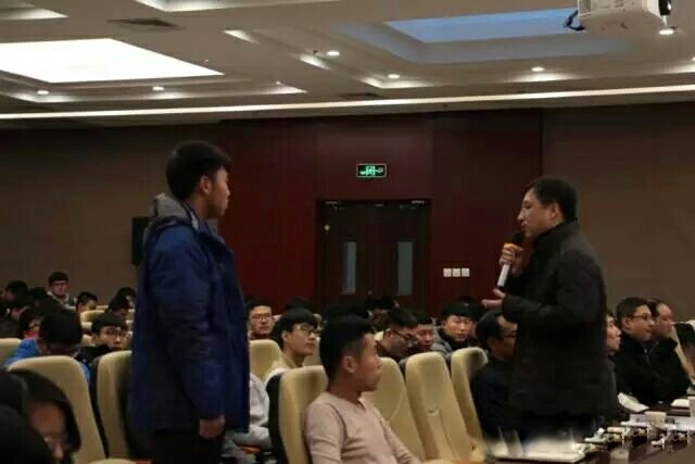 3.讲座现场.jpg 3.讲座现场.jpg