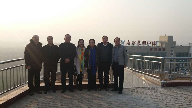 3一处领导与老师们在工地.jpg 3一处领导与老师们在工地.jpg